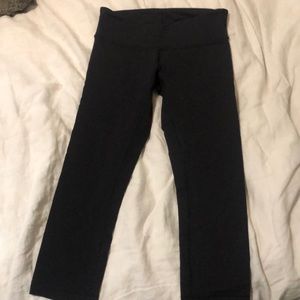 Size 6 lululemon cropped wunder under leggings